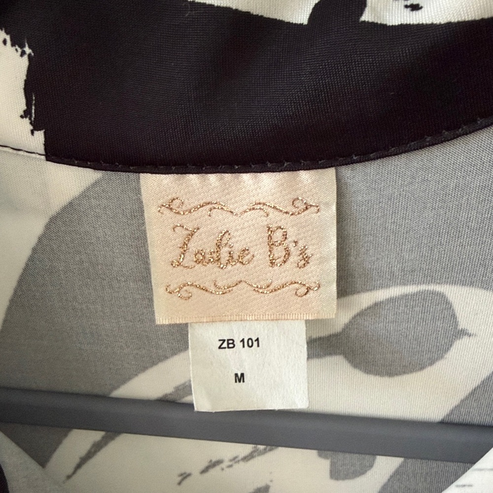 Zadie B’s Black & White Abstract Print Button-Up Tunic - Picture 3 of 4